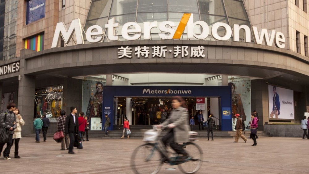Shanghai Market Gains 5.3% Amid Morose Data